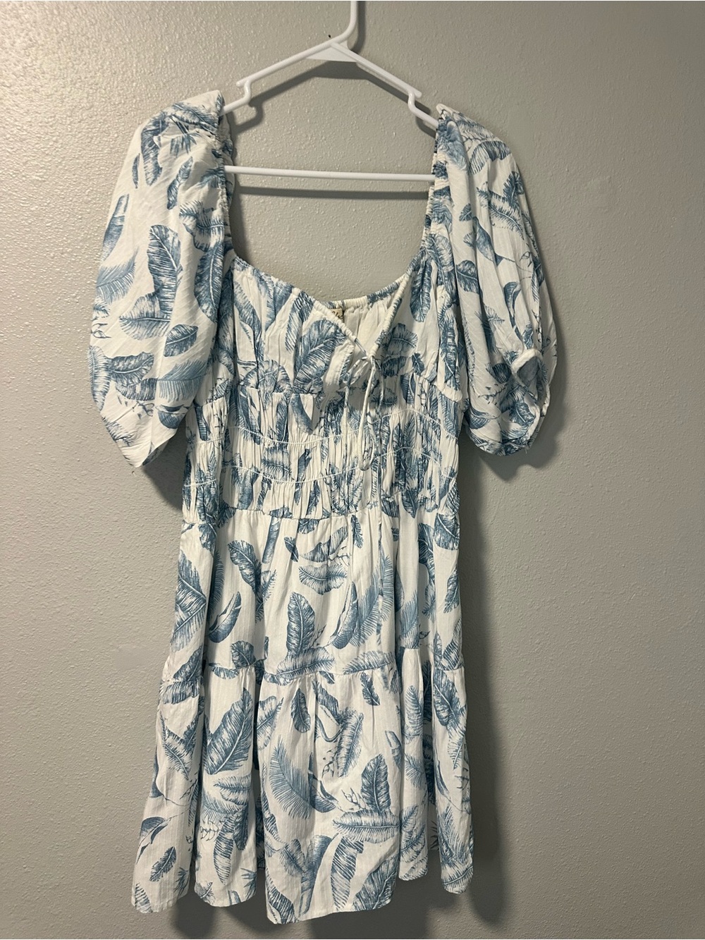 Elan Smocked Mini Dress Puff Sleeve Blue White Palm Leaf